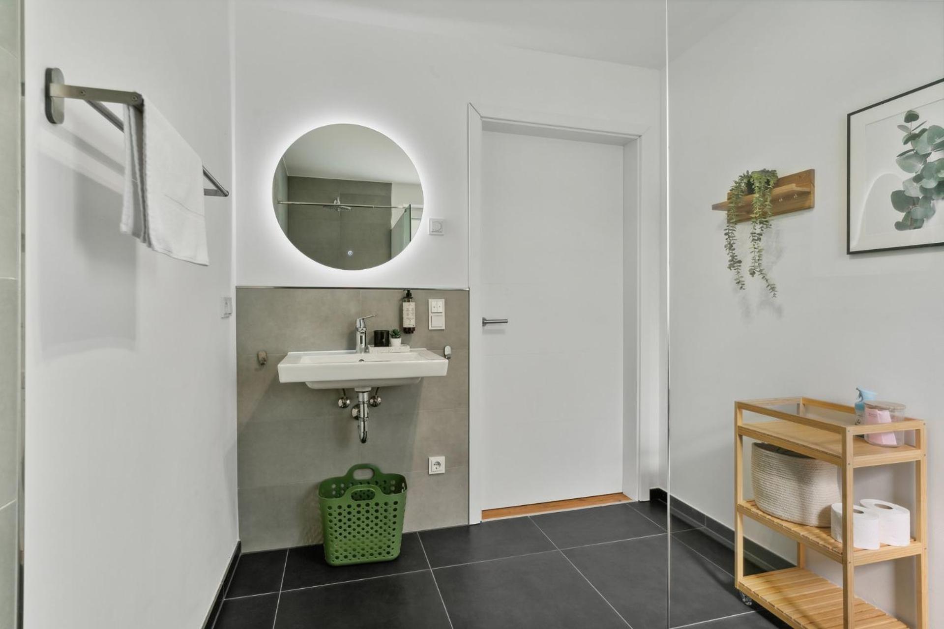 Zwei Apartments Fuer Bis Zu 8 Personen Zentral, Modern, Mit Terrasse & Balkon Bielefeld Exterior photo