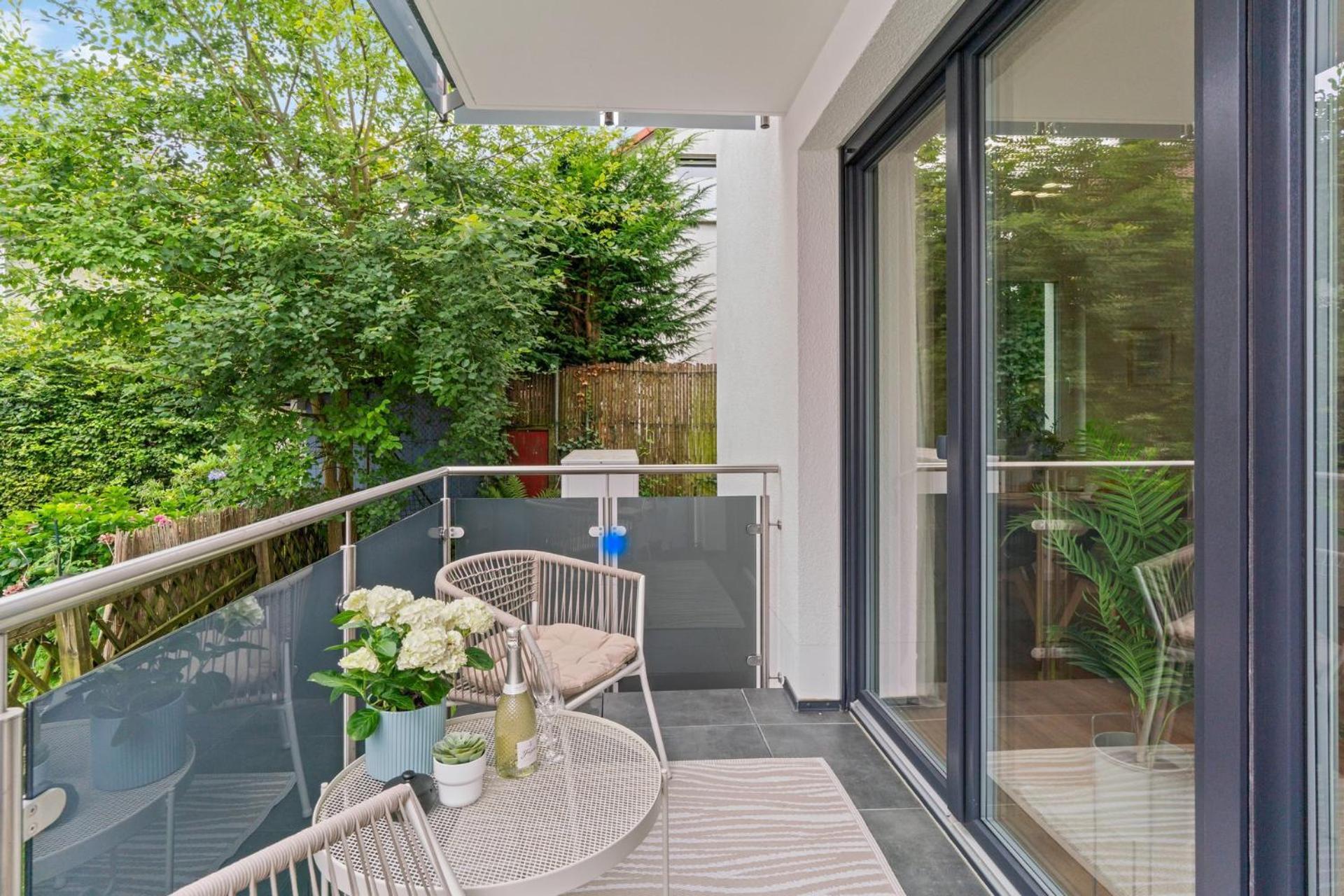 Zwei Apartments Fuer Bis Zu 8 Personen Zentral, Modern, Mit Terrasse & Balkon Bielefeld Exterior photo