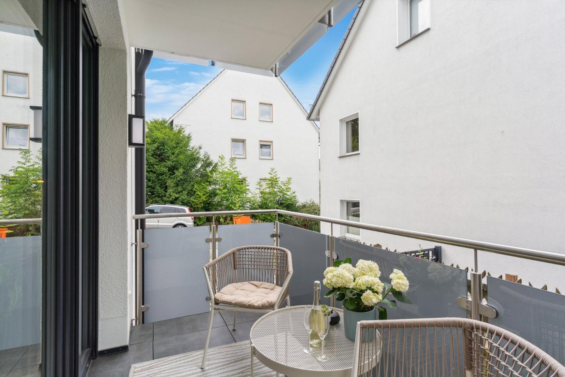 Zwei Apartments Fuer Bis Zu 8 Personen Zentral, Modern, Mit Terrasse & Balkon Bielefeld Exterior photo